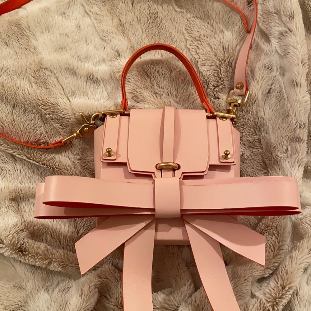 Niels Peeraer bag with removable bow
